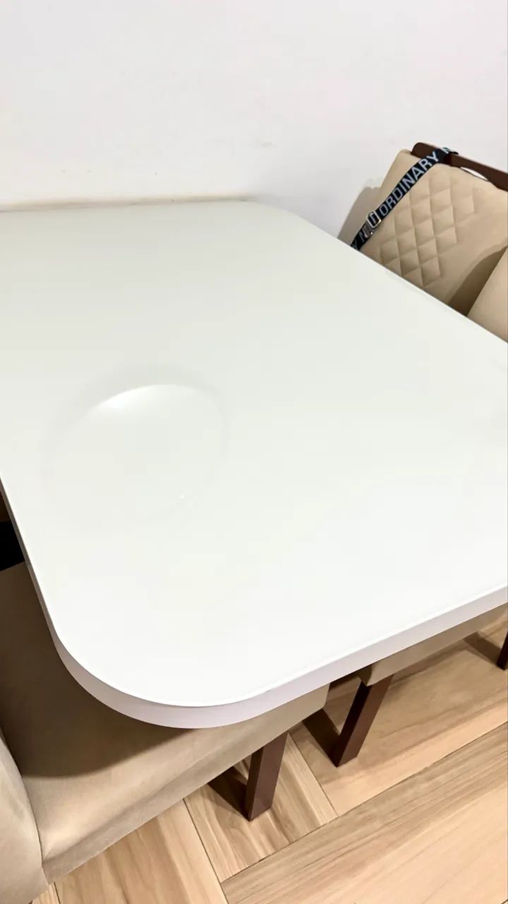 Mesa com 4 cadeiras 