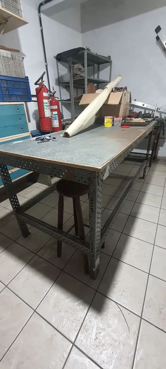 bancada de trabalho industrial para retirar 