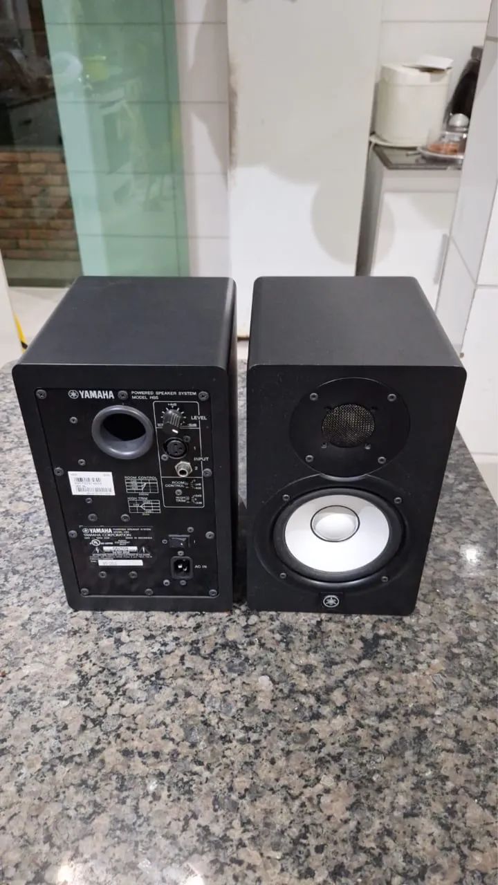 Powered studio monitor HS5