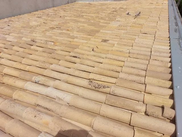 2,000 Colonial Ceramic Roof Tiles