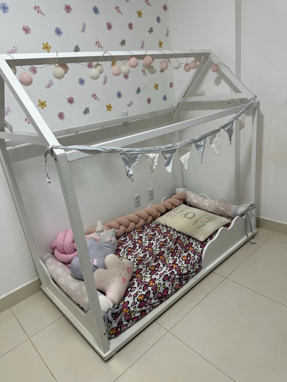 Cama montessoriana infantil