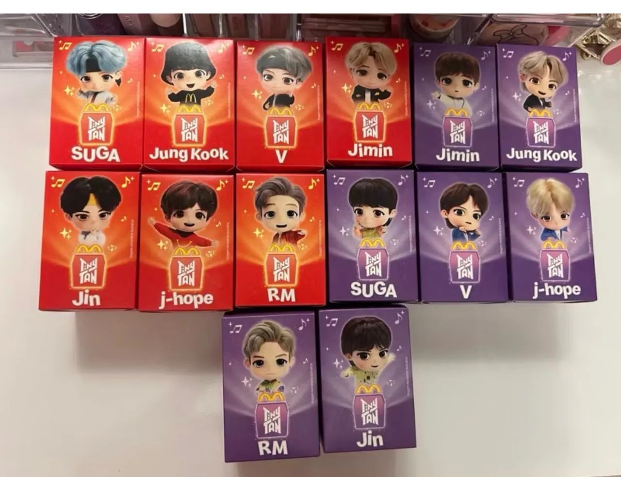 Coleção BTS Mc Donald?s 14 bonecos + caixa do Mc  - Foto 3