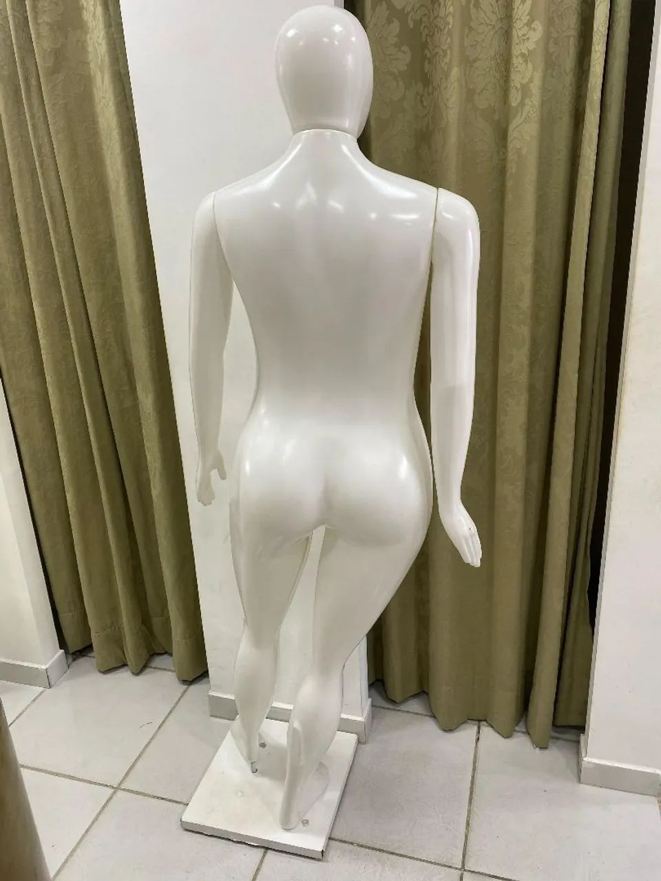 Manequim feminino Plus Size Branco ( Lê Descrição) - Foto 2