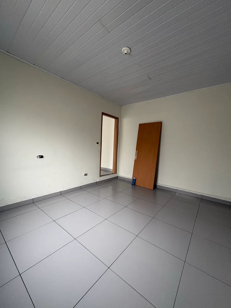 Aluga-se casa fundo, esquina com Av. Morangueira  - Foto 4