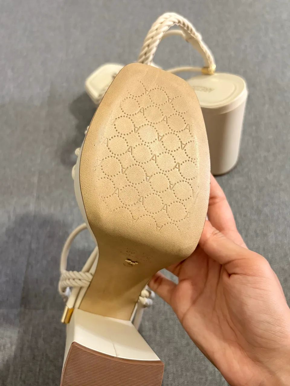 Sandália Arezzo meia pata off-white - Foto 4