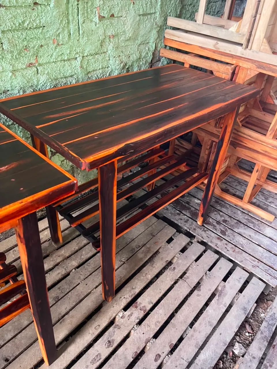 MESA APARADORA ENVERNIZADA  - Foto 3