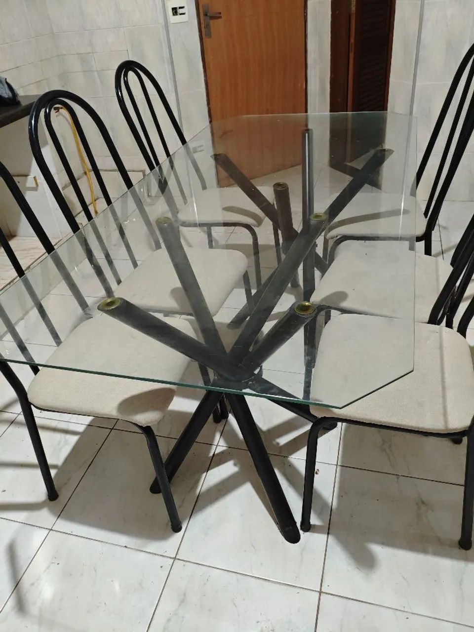 Mesa de jantar com seis cadeiras - Foto 2