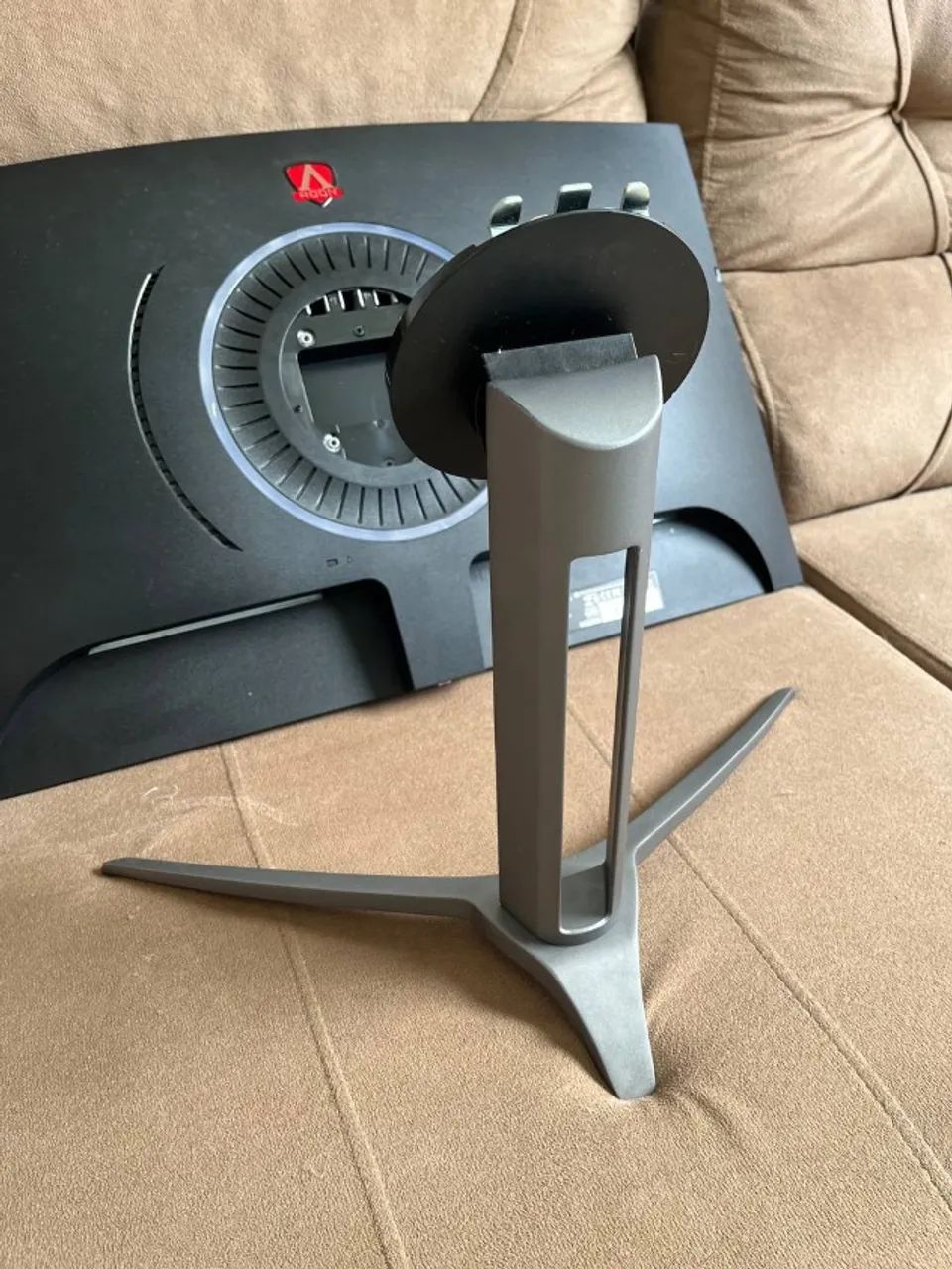 Monitor Gamer Curvo AOC Agon 31.5 - Foto 4