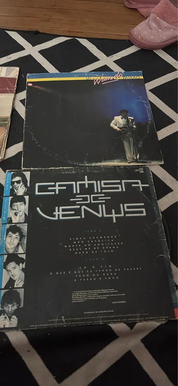 vendo dois discos por 20 cada 