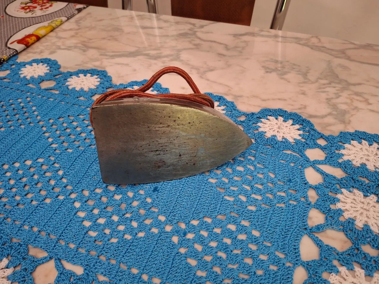 Ferro antigo de passa roupa.  - Foto 2