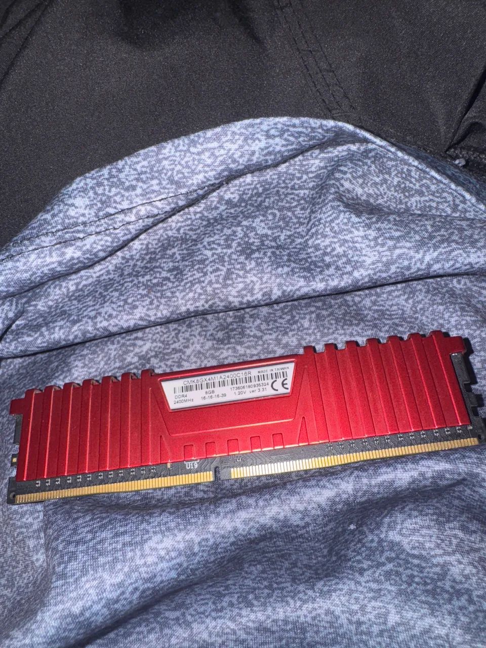MEMORIA CORSAIR DDR4 8GB 2400MHZ VENGEANCE LPX CMK8GX4M1A2400C16 - Foto 2