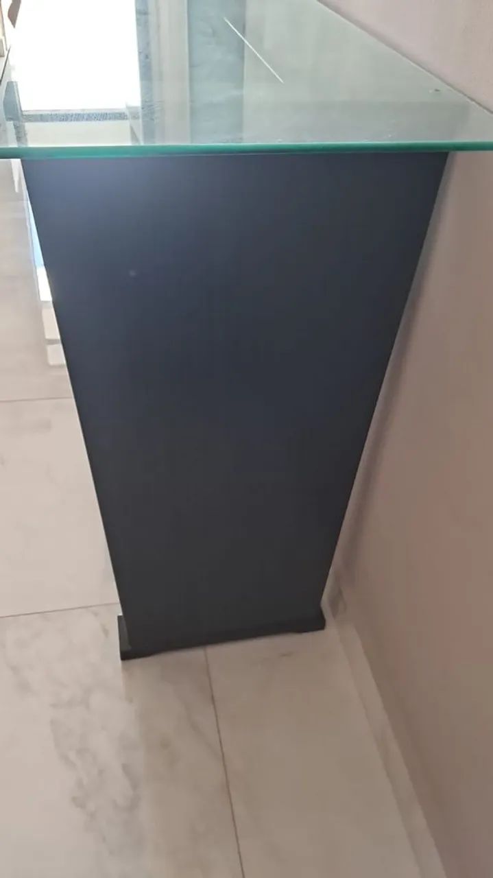 Mesa aparador de madeira com tampo de vidro  - Foto 5