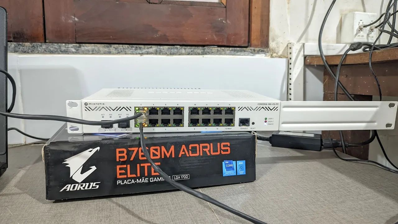 Mikrotik CCR2004-16G-2S+PC - Foto 2