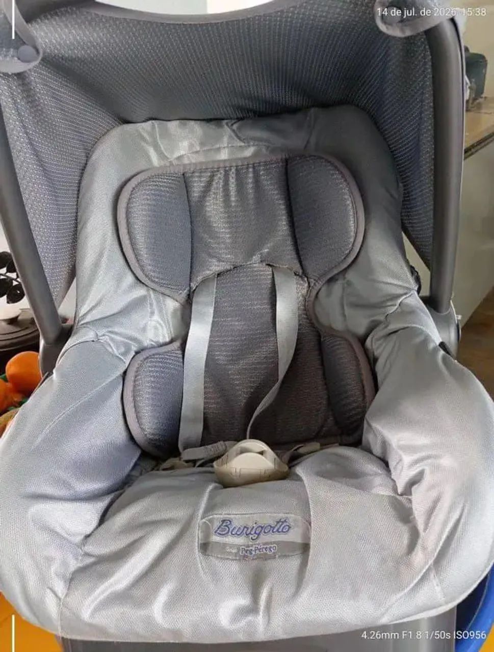 Bebê conforto com base 