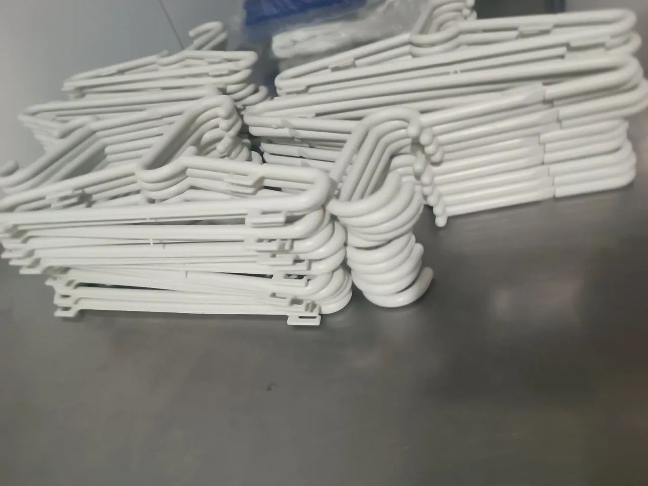 Cabides plásticos infantil 