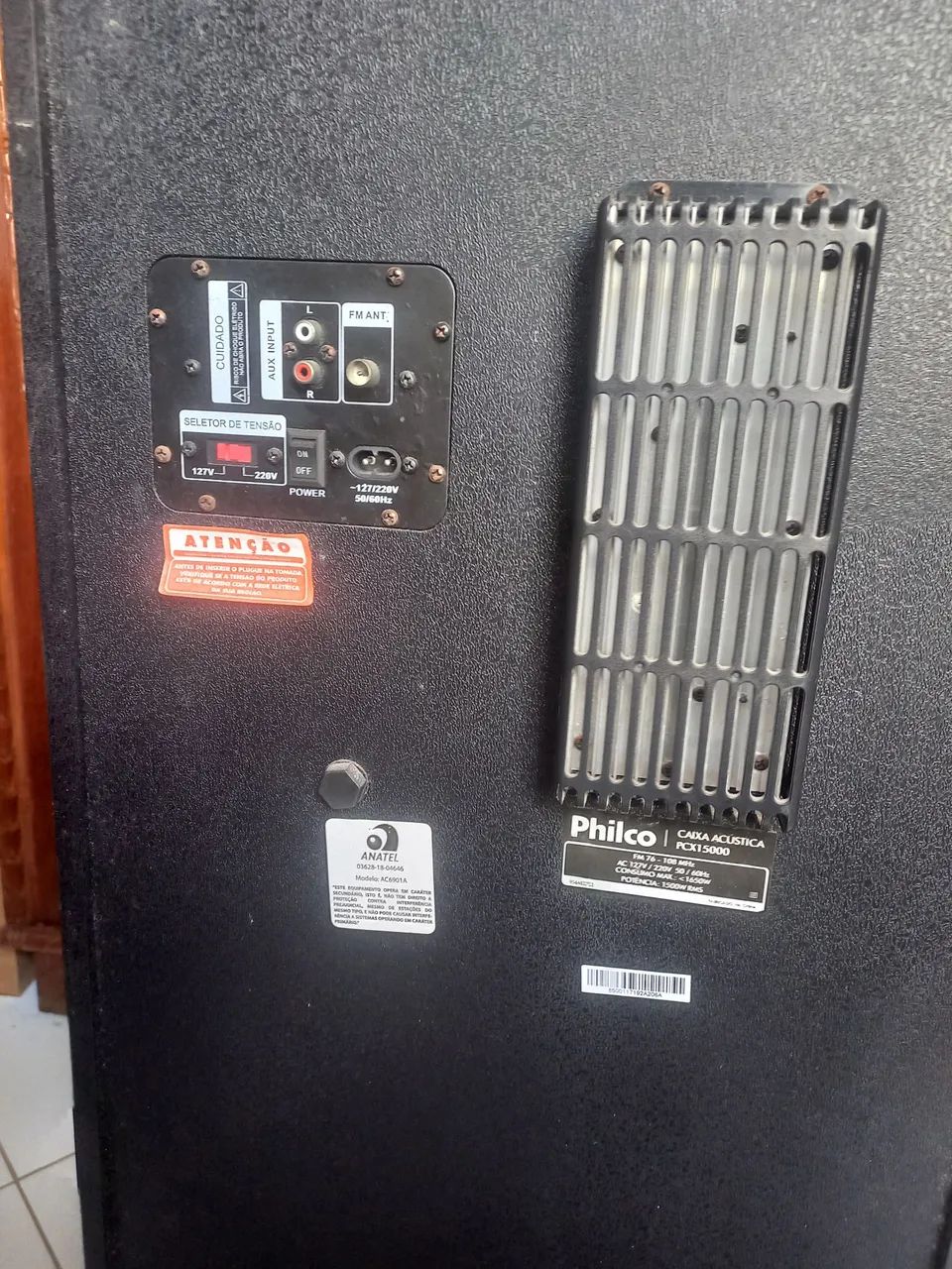 Vendo caixa de som com bluetooth,2 entradas para microfone, jogo de leds,fm,Eco e saidas - Foto 2