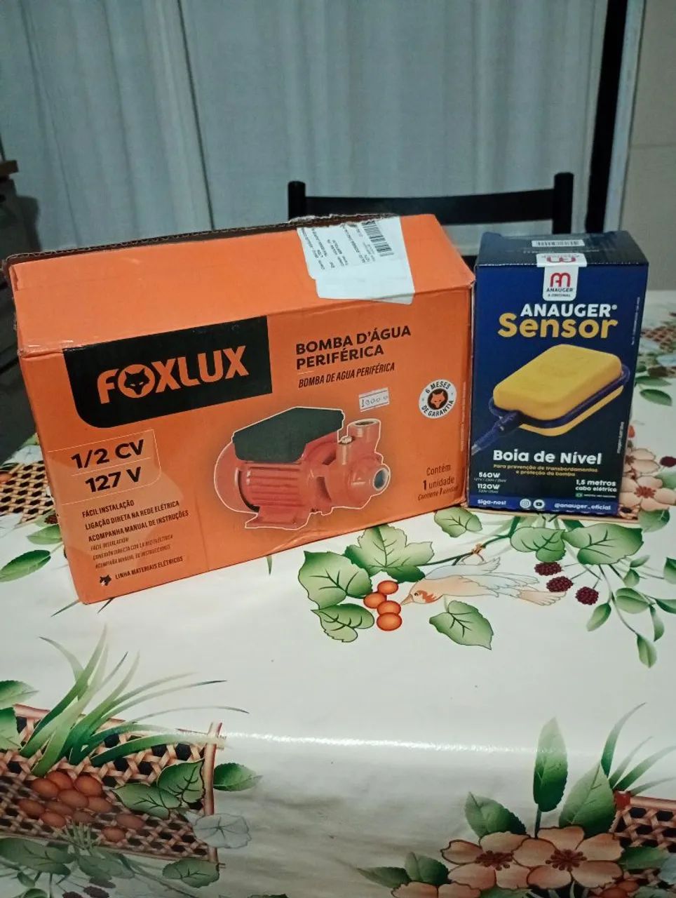 Bomba d'agua e boia de nível.