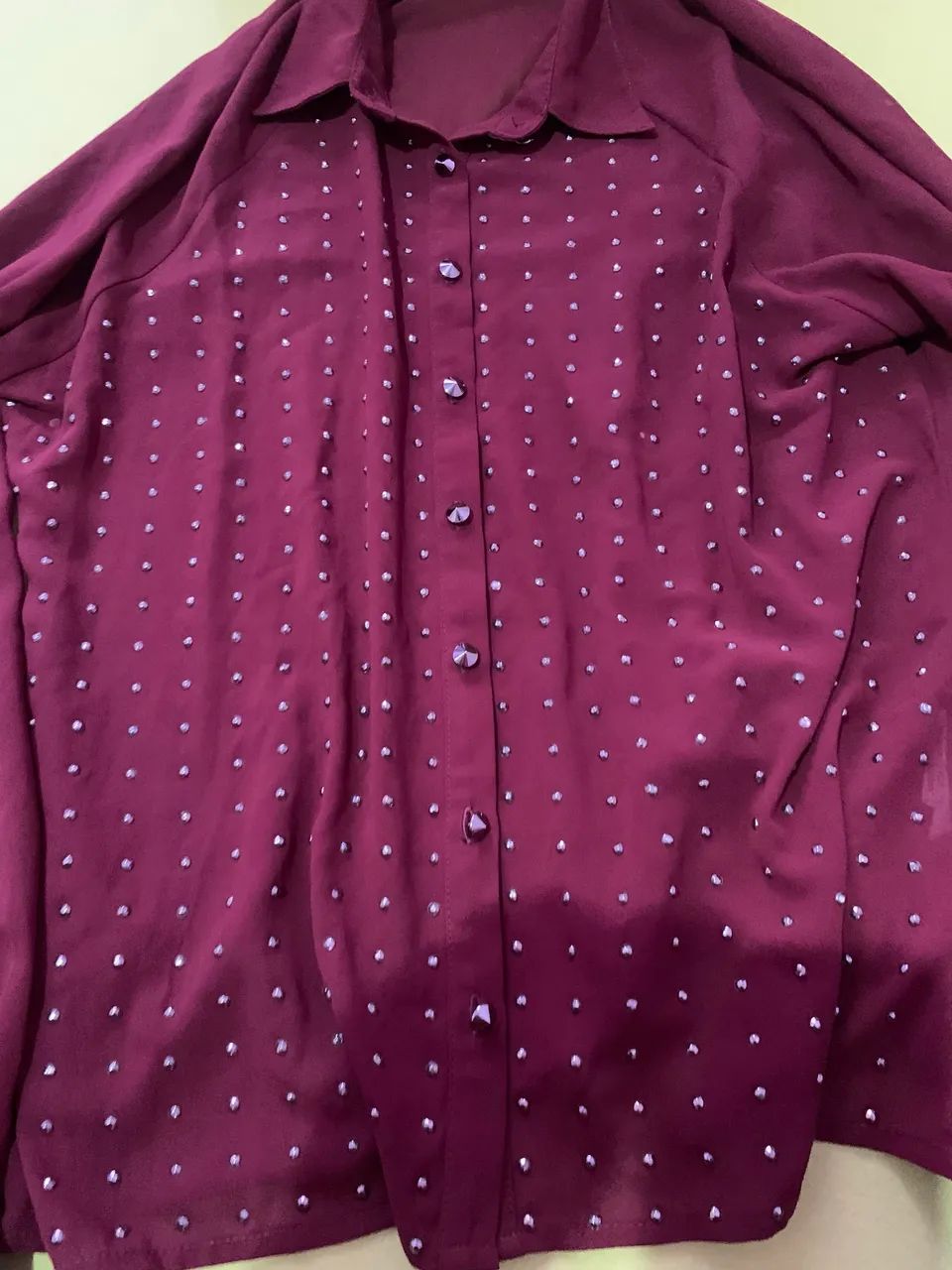 Camisa feminina crepe / tachinhas - Foto 4