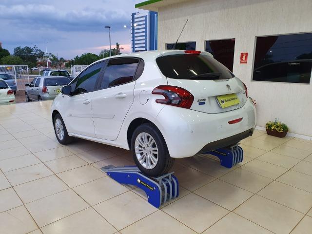 Peugeot 208 Allure - 16,9 km/l - Foto 2