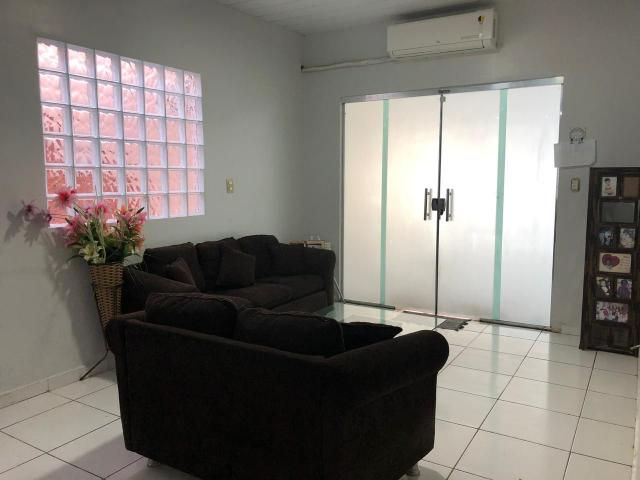 Linda casa com piscina no parque das laranjeiras
