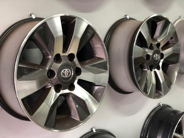 Rodas Aro 17 Toyota Hilux Original SRV Graphite Diamond - Foto 19