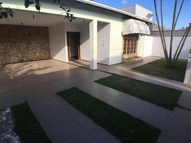 Aluga casa com 5 quartos no bairro Fátima II