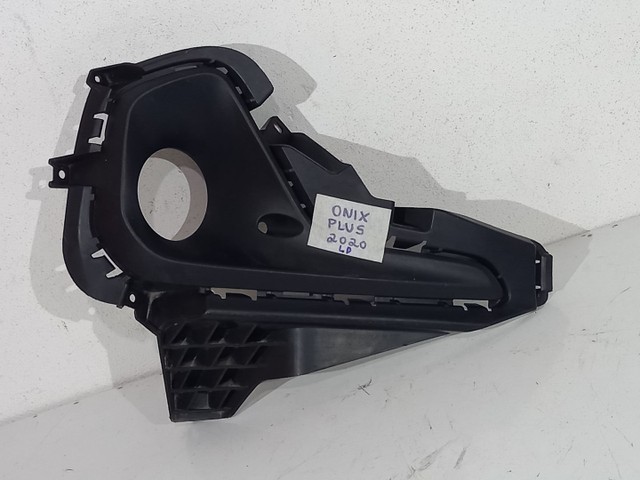 Moldura Farol Milha Onix Plus 2020 C/ Furo Dir/ Esq ( CADA )