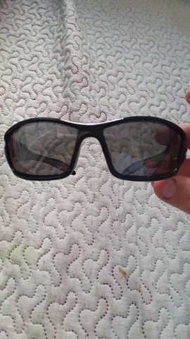Óculos importado.