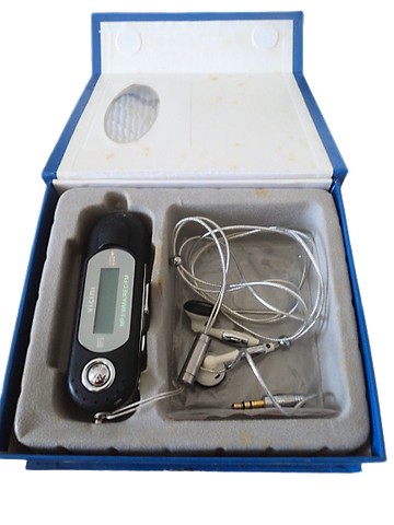 Vicini VC-700 -MP3 Player com display LCD. ( Com manual e CD de instalação )- Usado  - Foto 2