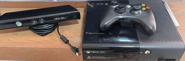 Xbox 360 Slim 4gb + 2 Controles + 2 Jogos