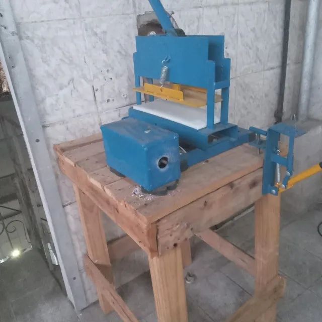 vendo prensa de  chinelo manual - Foto 2