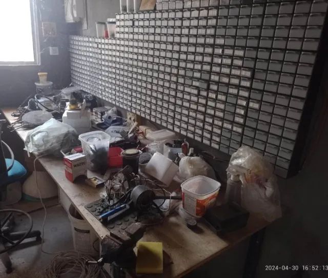 peças e ferramentas para manutenção eletrônica