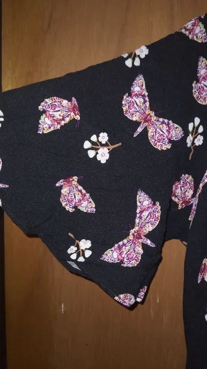 Vestido Preto com Estampa de Borboletas - Foto 2