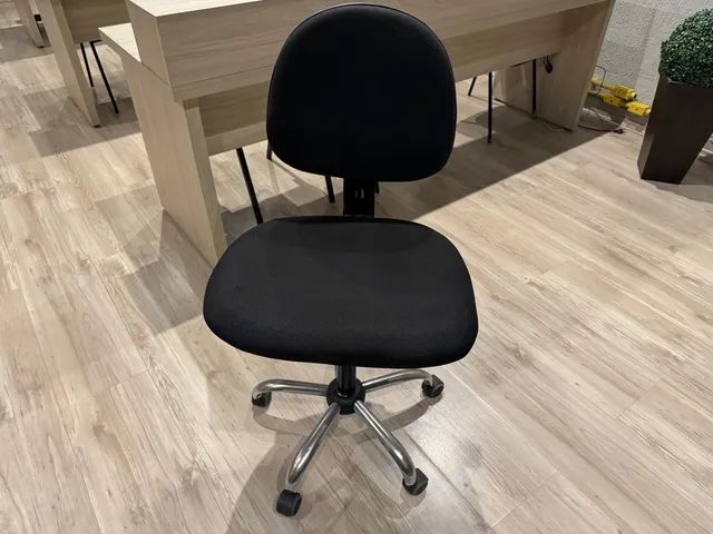 Cadeira Escritório / Home Office com rodas