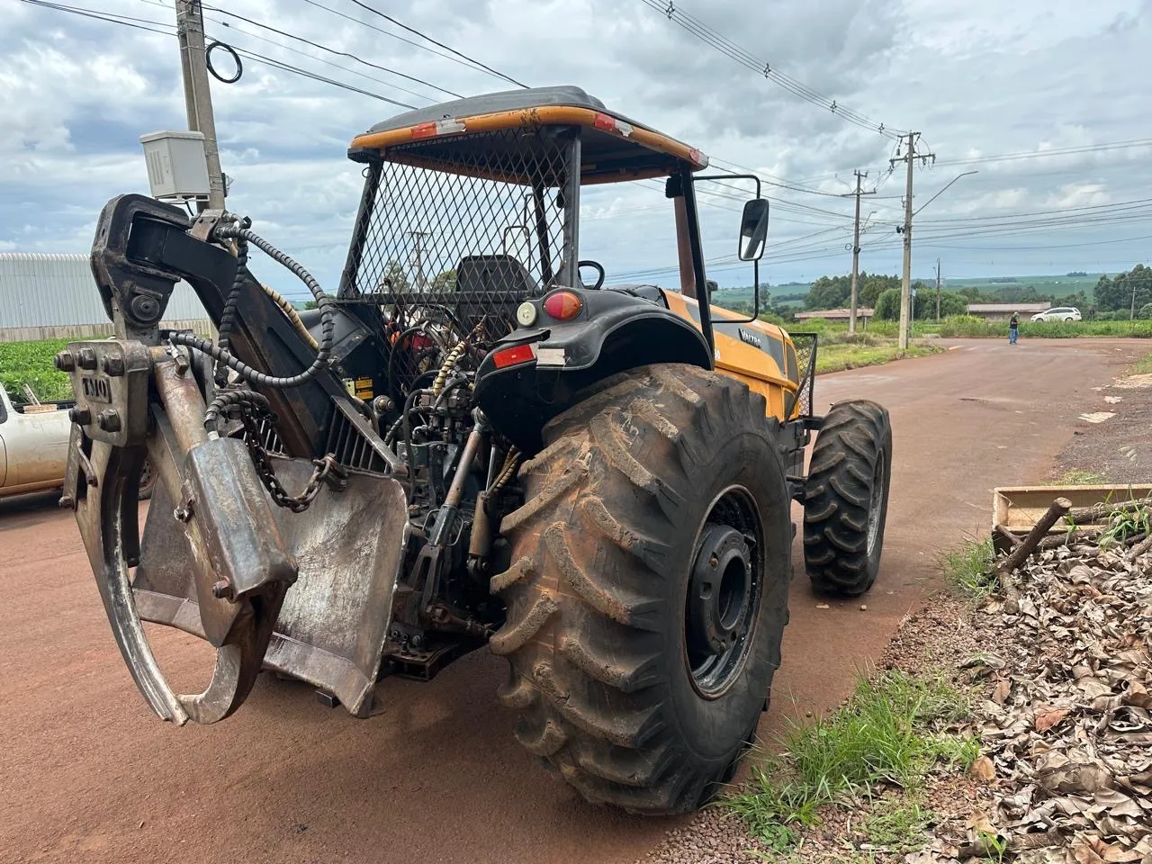 Trator BH 145 com mini Skidder tmo