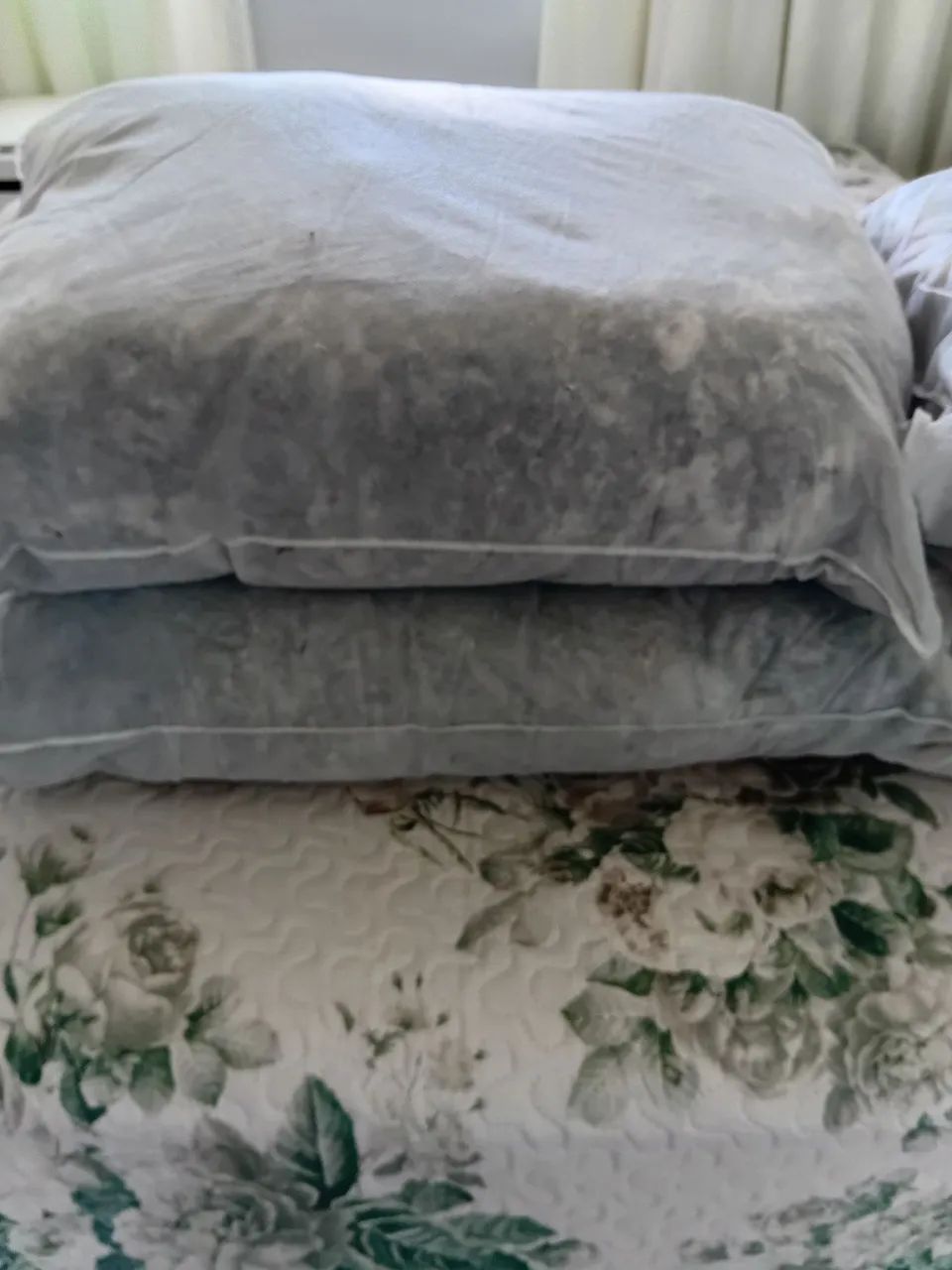 Jogo 4 travesseiros novinhos - Foto 2