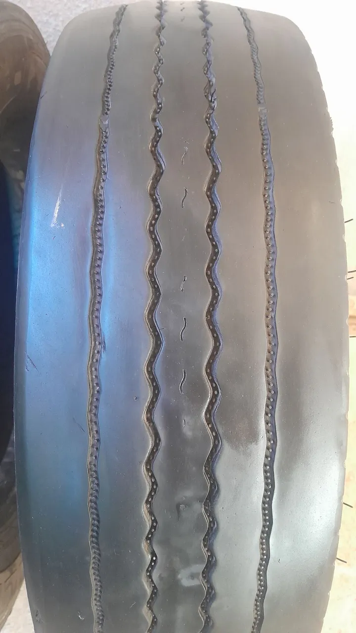 02 Pneus 215/75 R17.5 - Wanli