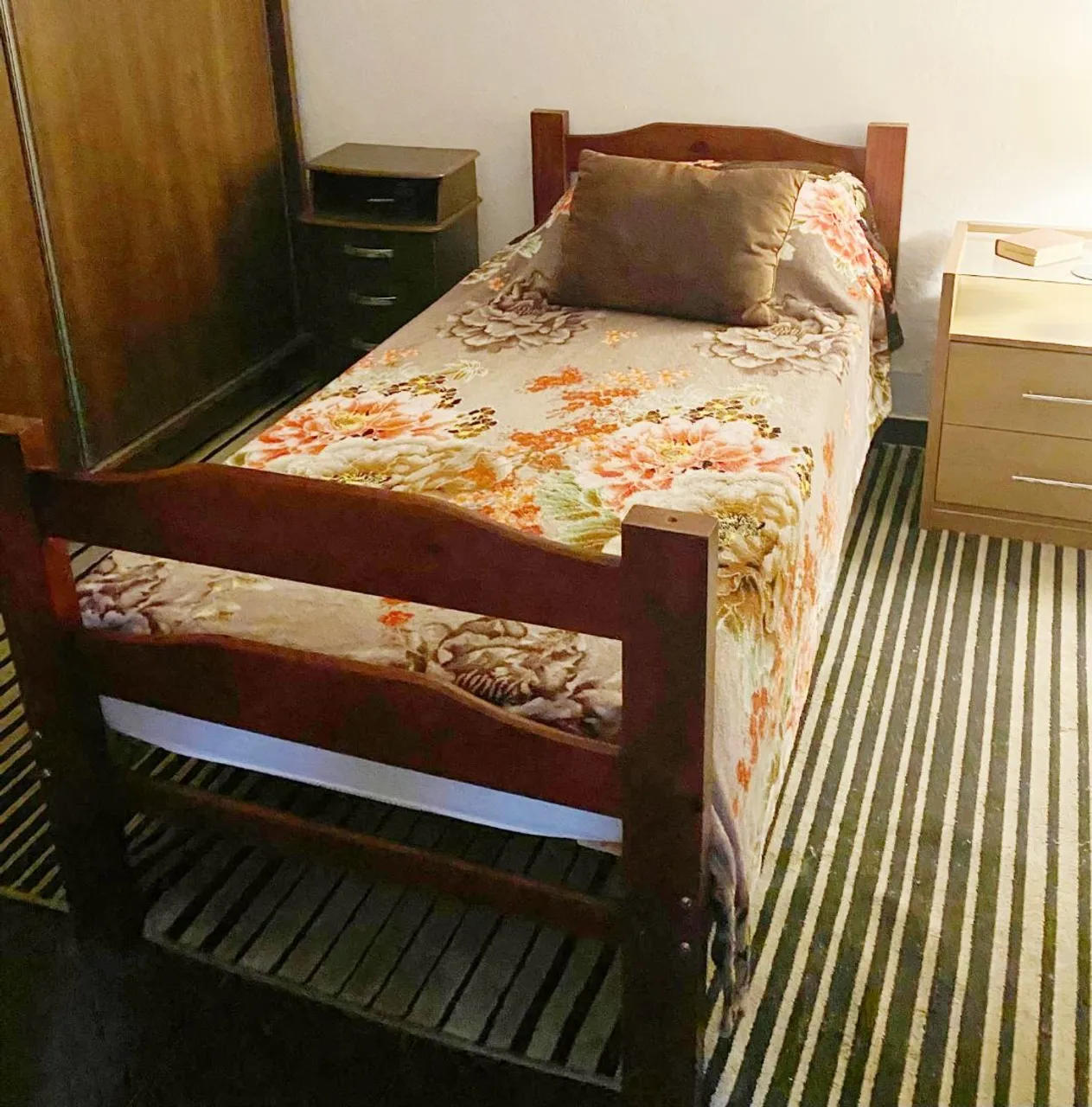 Cama solteiro com colchão