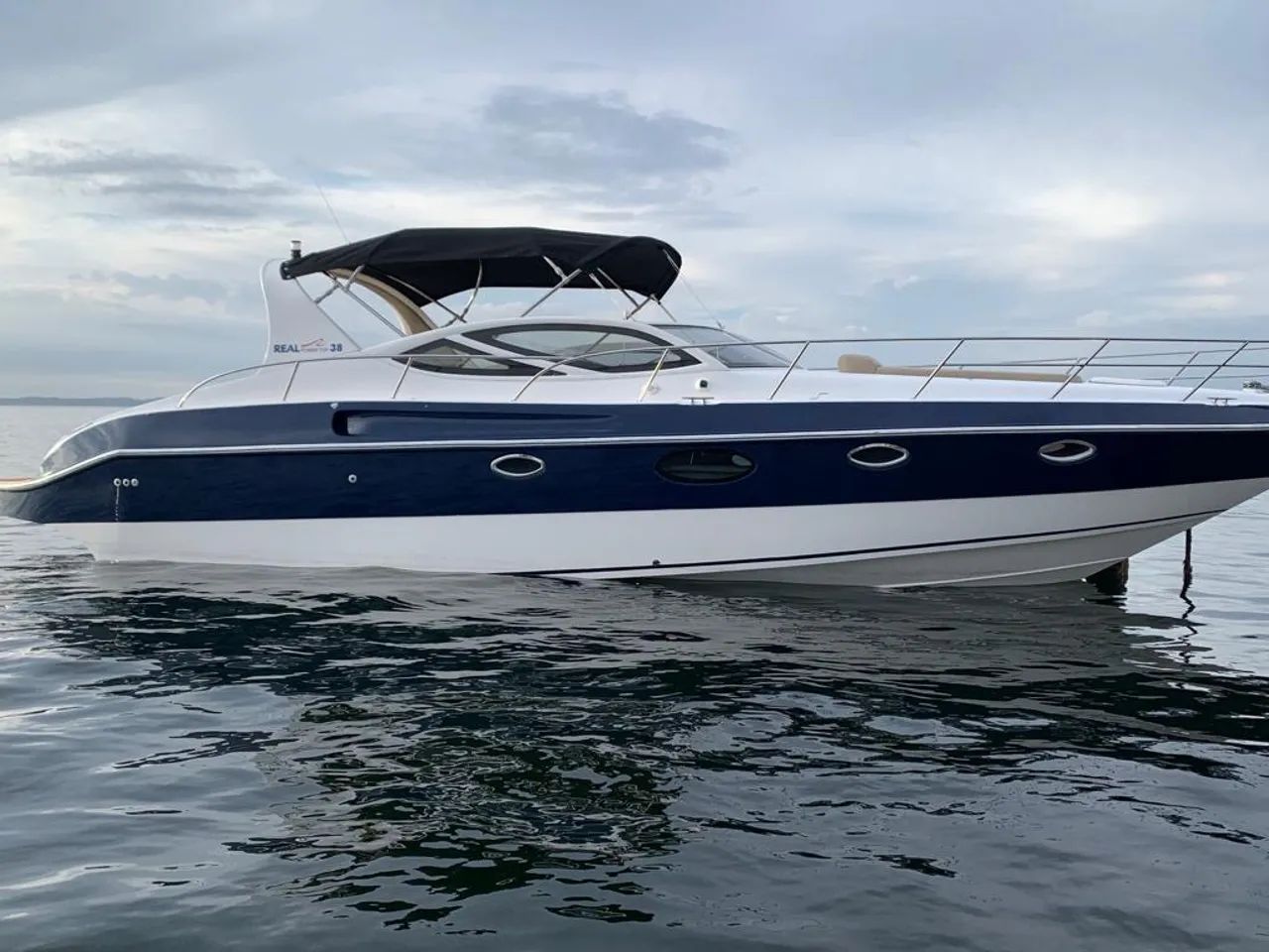 Lancha Real 38 2011 Volvo D4 300 HP