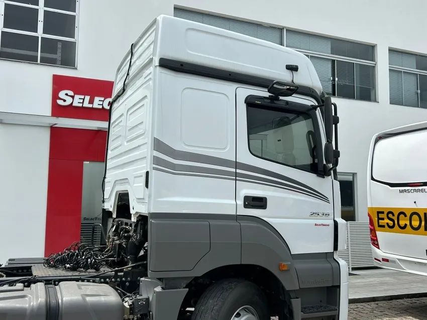 Mercedes-Benz Axor 2536 6x2. - Foto 2