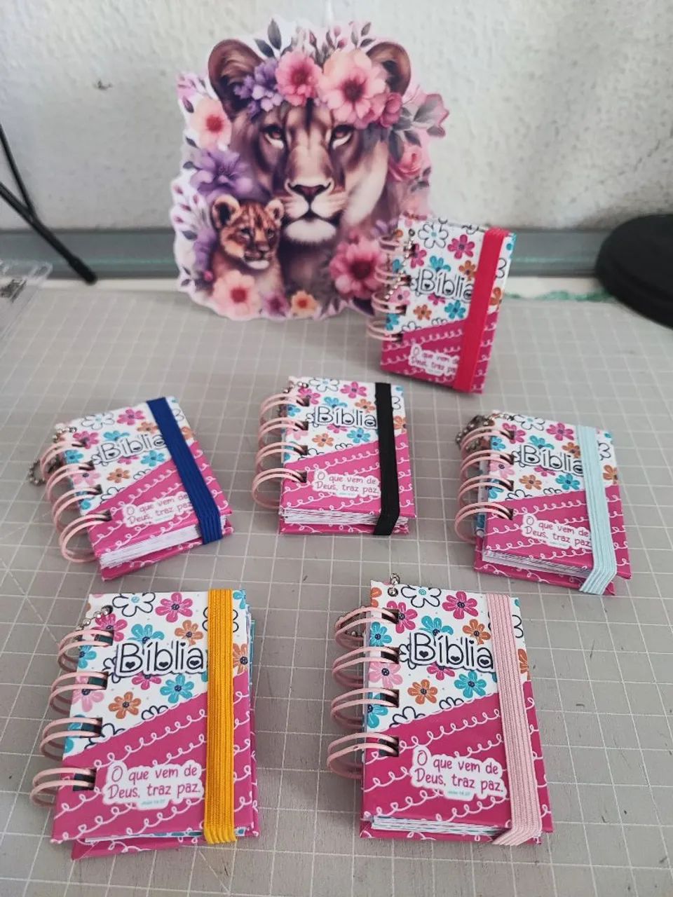 Mini bíblia chaveiro 