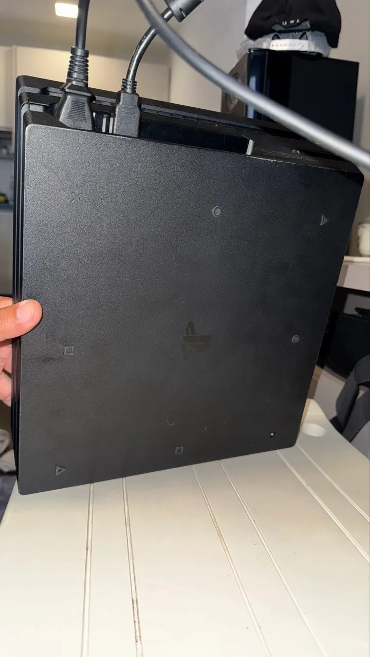 PLAYSTATION 4 PRO 1TB + JOGOS + 1 CONTROLE - Foto 3