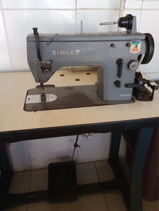 Máquina de Costura Industrial Singer ( aceito cartão)
