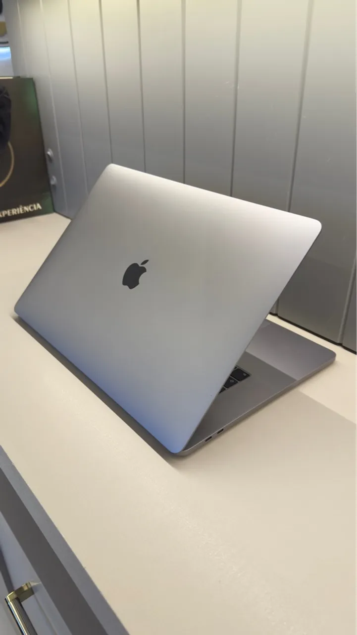 MacBook PRO 2018 15 Polegadas TouchBAR (i7 -16GB - 1TBSSD) Seminovo - Loja Física