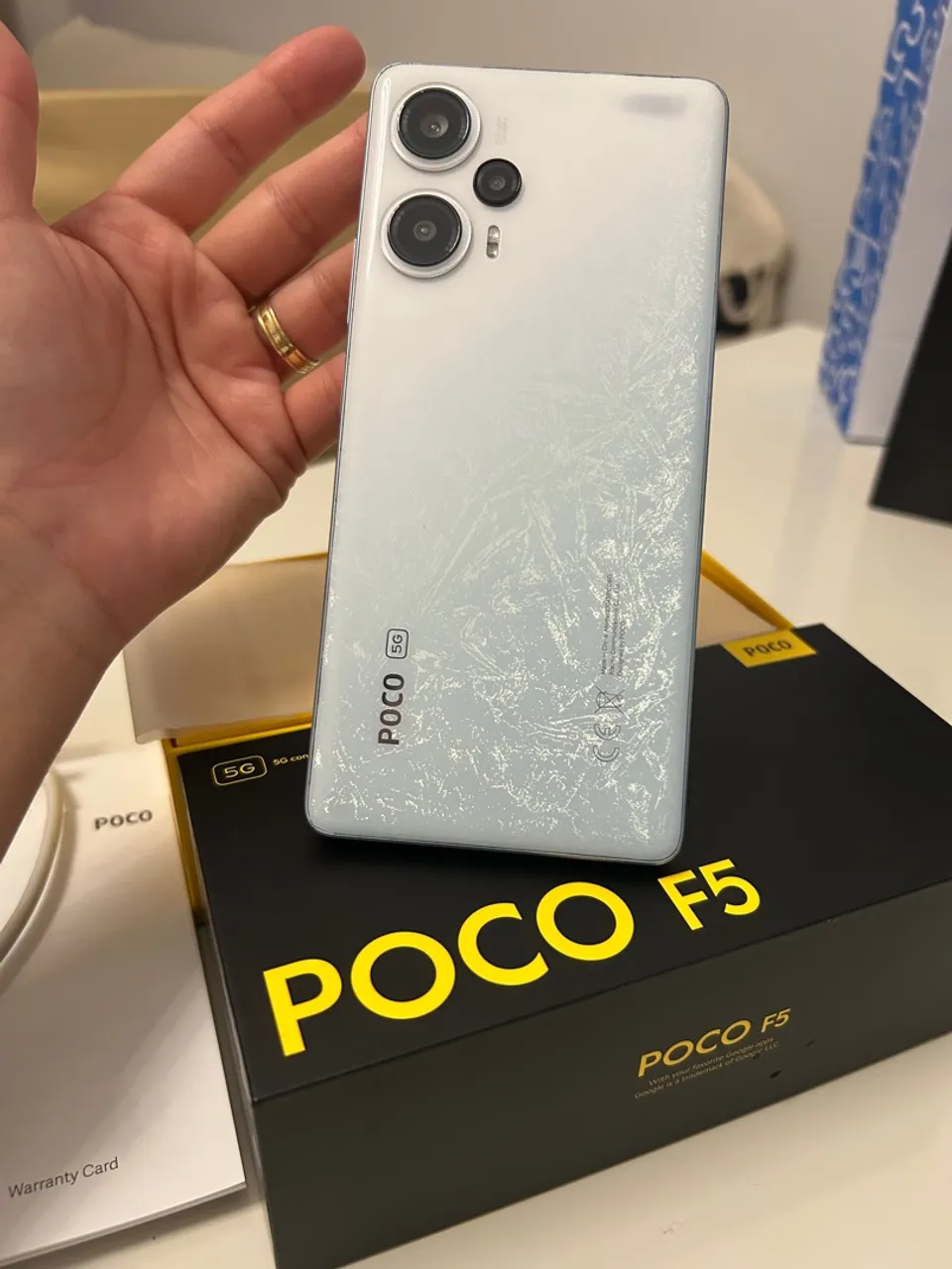 POCO F5, seminovo. Carregamento super rápido. Acompanha caixa, cabo e carregador.