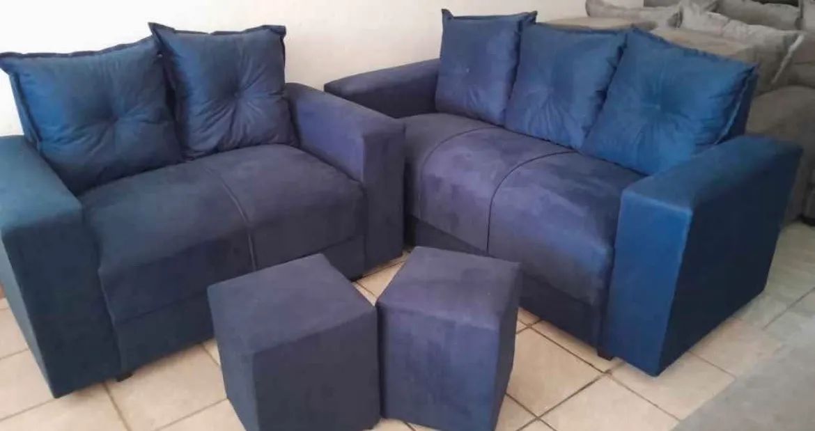 Sofá 3 e 2 Lugares acompanha 2 puffs 64308275954051124