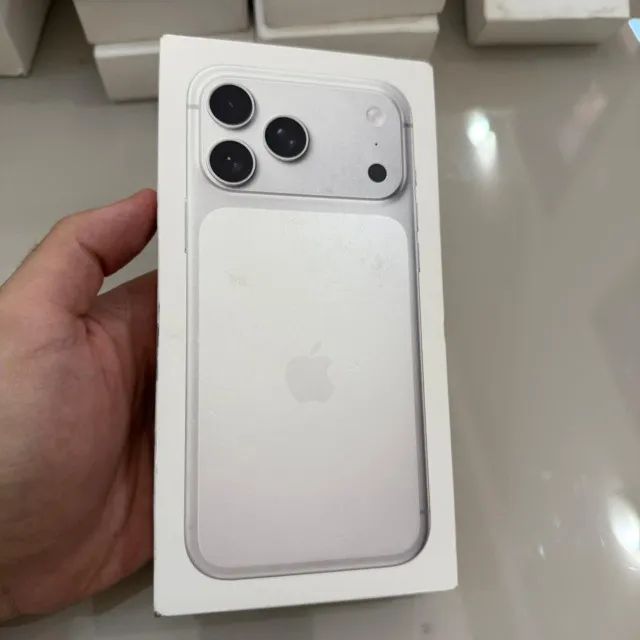 IPhone 17 Pro Max 256GB Silver Lacrado com 1 ano de garantia Apple