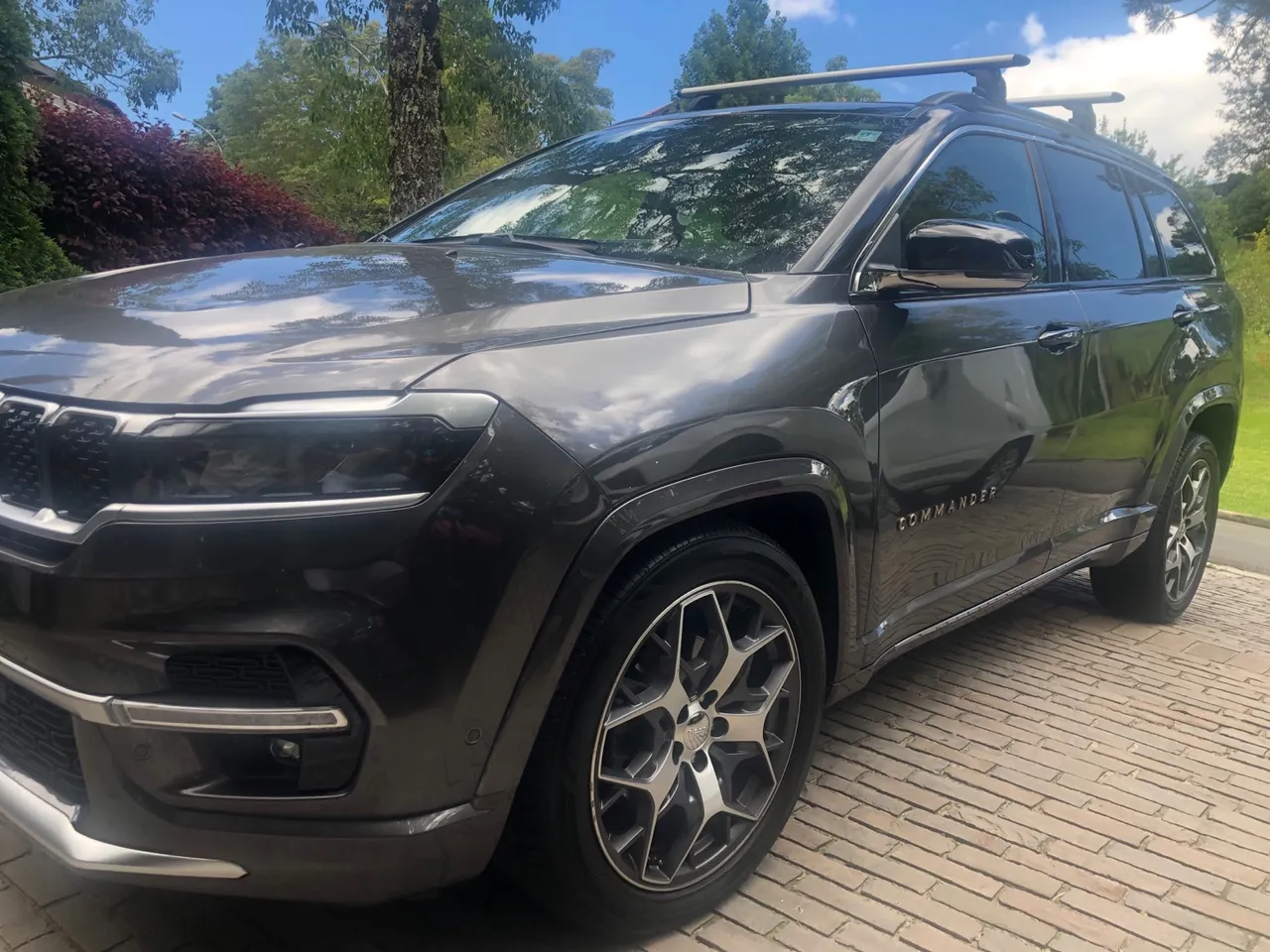 Commander Overland Top de Linha Único Dono