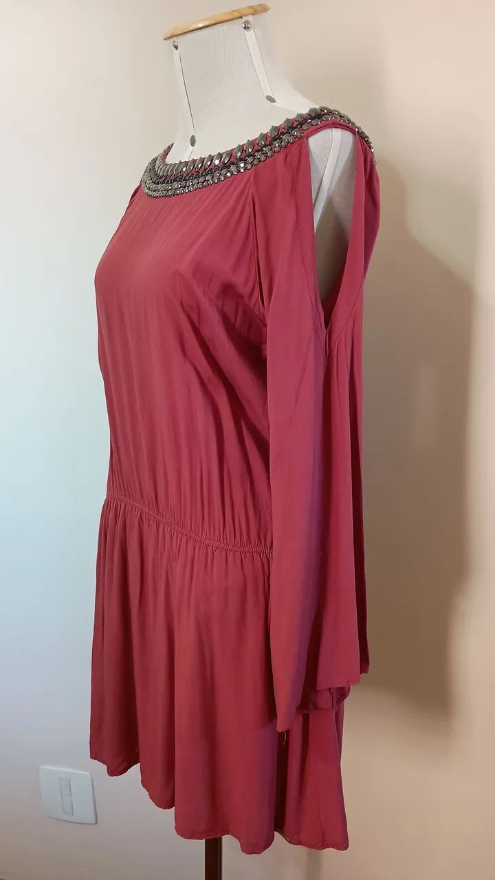 Vestido curto bordado feito em viscose - Foto 2
