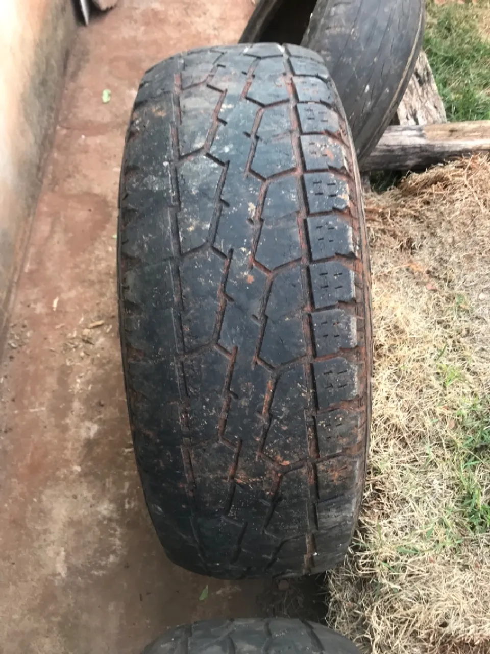 Pneu caminhonete aro 15